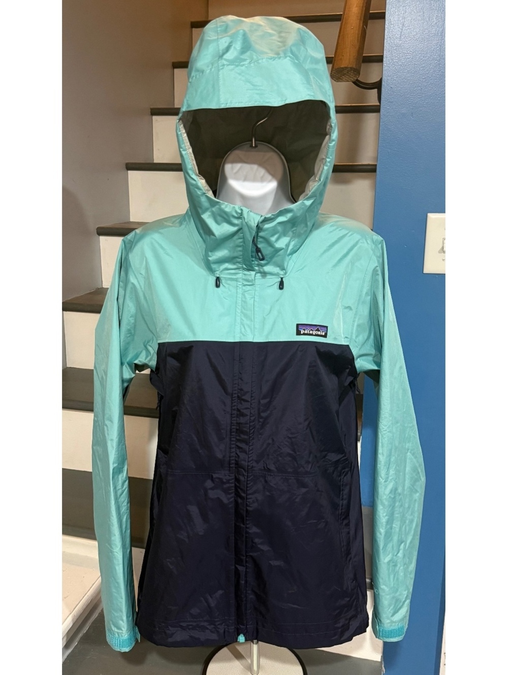 Women’s Size Medium Torrentshell H2NO Two-Tone Navy w/ Straight Blue Rain Jacket